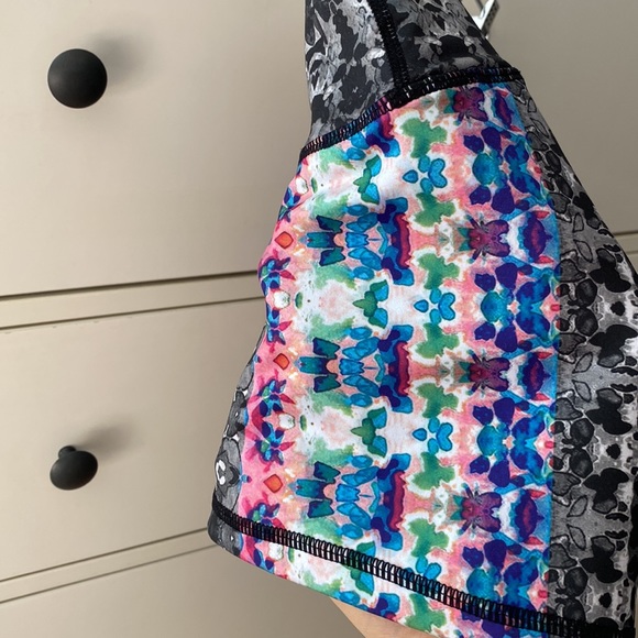 S Prana Baja athletic shorts in black and white with multicolored sides. - Picture 4 of 4